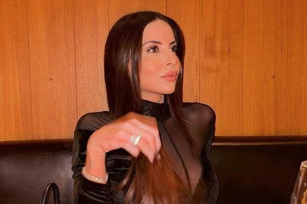 BIVŠA DEVOJKA OMILJENOG FUDBALERA PONOVO PATOSIRA: Pokazala ZADNJICU od koje ZASTAJE DAH, dovodi do GRANICE PUCANJA