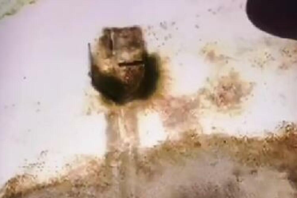 LJUDI PREPLAŠENI JEZIVIM PRIZOROM SA GUGL MAPA: Siluete u košuljama se njišu, veoma je SABLASNO (VIDEO)