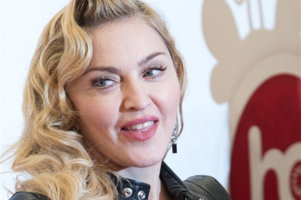 MADONU RUKE ODAJU? Evo kako STARE žene iz HOLIVUDA, mnoge LAŽU DA NE KORISTE BOTOKS (FOTO)