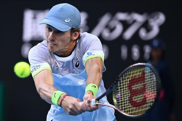 OGLASIO SE ALEKS DE MINOR! Australijanac pokušava da izgladi odnose sa Novakom Đokovićem! (FOTO)