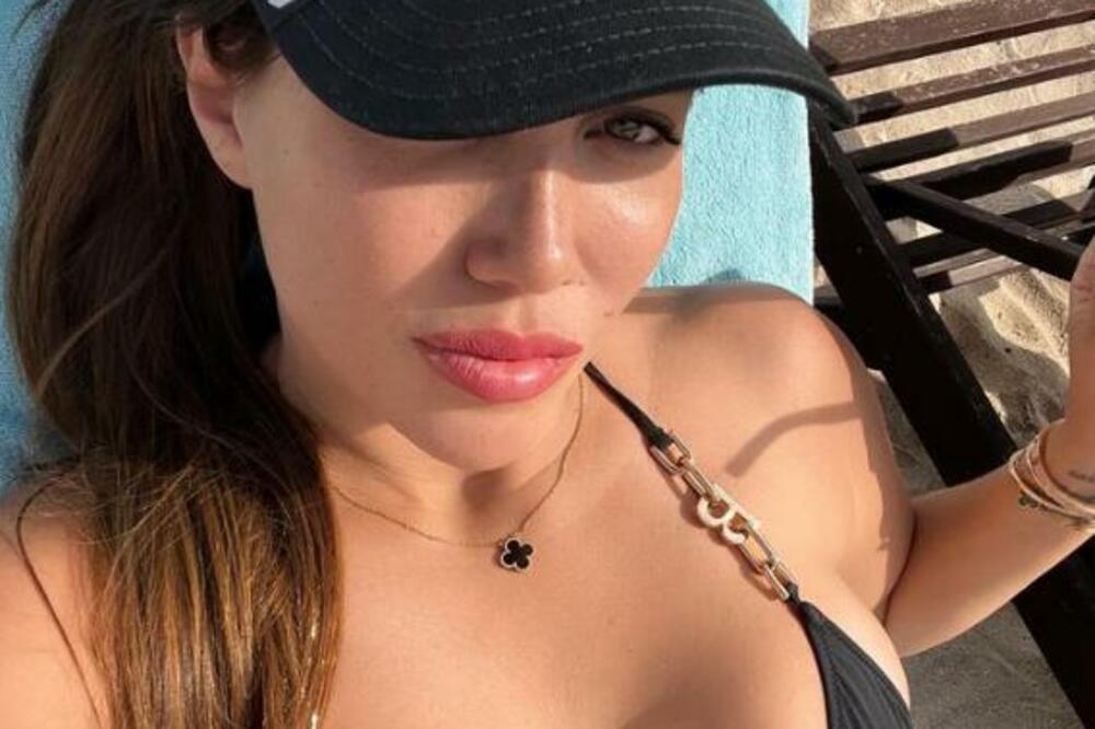 VANDA NARA IZGLEDA BOLJE NEGO IKADA: Jednu fotografiju joj zabranili zbog golotinje, ona se ponovo SKINULA! (FOTO)