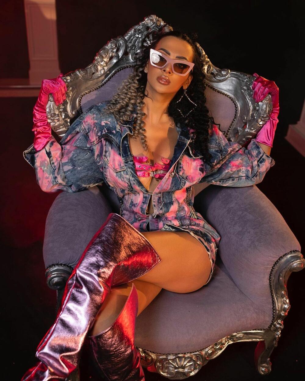 smatra da nije ključno to da li muškarac nakon punoletstva i dalje živi kod roditelja.