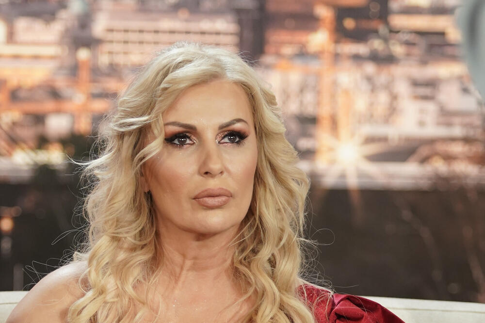 JAO, MAJKO MILA! OGLASILA SE ELMA NAKON ŠUŠKANJA DA JE NAŠLA 15 GODINA MLAĐEG DASU: Udovica sve PRIZNALA