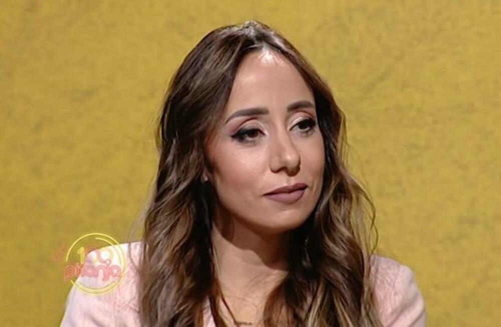 Ona je u međuvremenu rodila i ćerku, te se tako posvetila i porodici koju vešto krije od medija i javnosti.