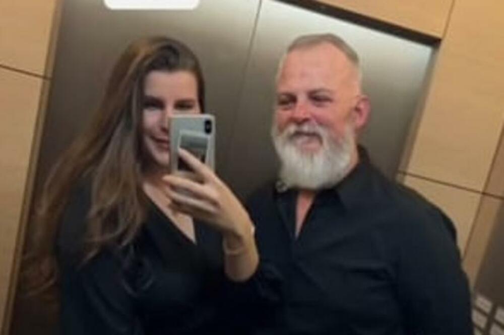 MLADA ALBANKA POKAZALA DEČKA, PA SVE SNIMILA U SPAVAĆOJ SOBI: Sve puca od INTIME, EVO KO JE ON (FOTO)