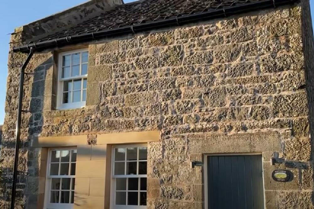 ĐORĐE JE KUPIO KAMENU KUĆU U KOJOJ NIKO NIJE ŽIVEO 50 GODINA: Ljudi ostanu šokirani kada vide ŠTA JE URADIO OD NJE