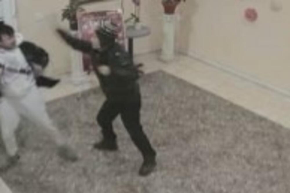 OVO JE MLADIĆ KOJI JE OTEO ORUŽJE NAPADAČU: Skočio na ubicu 11 LJUDI i sprečio dalji MASAKR! (VIDEO)