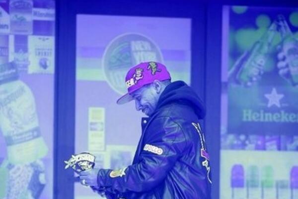 KONCERT PREKINUT ODMAH: Muškarac pao sa tribina, REPER se oglasio VIDEO