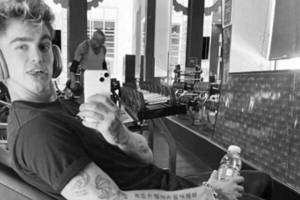 STIGLE TRAGIČNE VESTI: Preminuo je jedan od NAJLEPŠIH MOMAKA