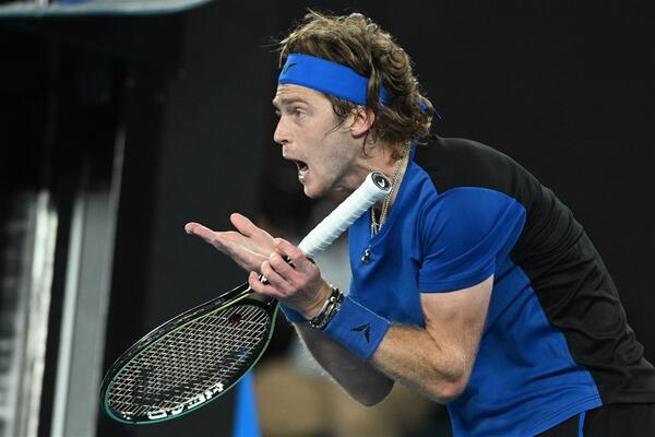 NEMOĆNI RUBLJOV SE ŽALIO SUDIJI NA ĐOKOVIĆA: "Aaa, on je IZUZETAK!" (VIDEO)