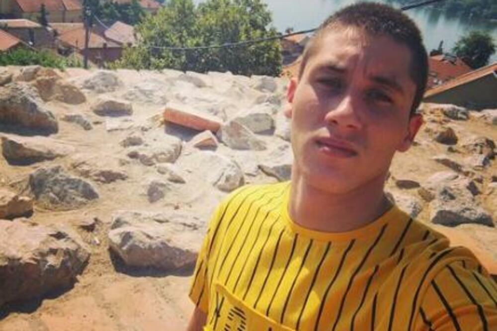 NEMANJA (20) OD SVOJE 12. GODINE KUPA POKOJNIKE: Oduvek mu je san bio da bude pogrebnik, problem mu je samo JEDNO!