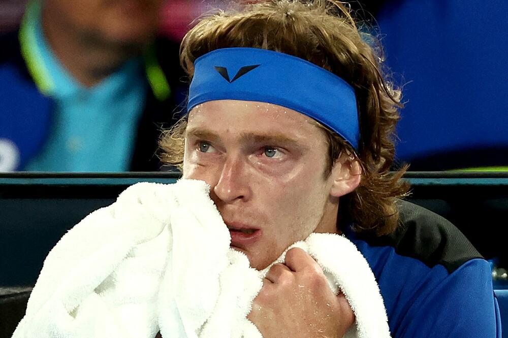 KAD MOŽEŠ SAMO DA SEDNEŠ I PLAČEŠ... Đoković je potpuno SLOMIO Rubljova, skoro da vam ga bude žao! (FOTO)