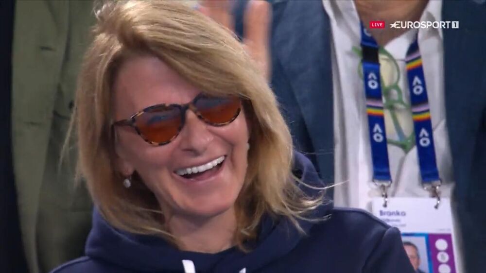 Majka Novaka Đokovića, Dijana važi za smernu porodičnu ženu koja se preterano ne eksponira u javnosti