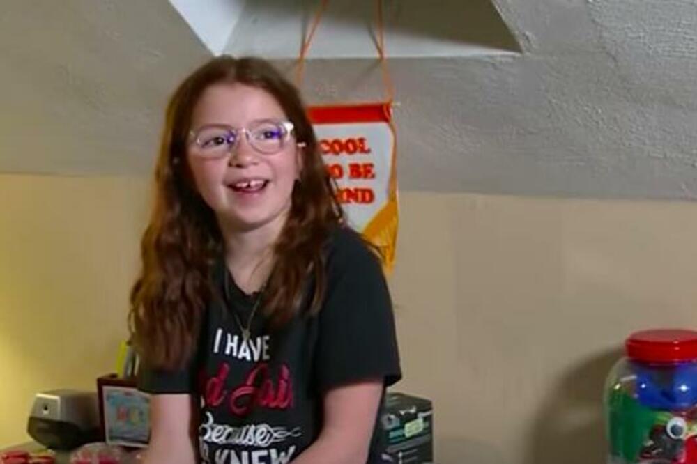 DEVOJČICA ZA BOŽIĆ POLICIJI POSLALA KOLAČ SA DNK UZORKOM: Htela da utvrdi da li je Deda Mraz stvaran? (VIDEO)