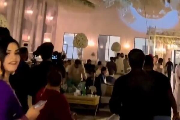 SVI SU OSTALI U ŠOKU KAD SU SHVATILI ŠTA MLADA RADI USRED SVADBE: Da li je bre ovo moguće? (VIDEO)