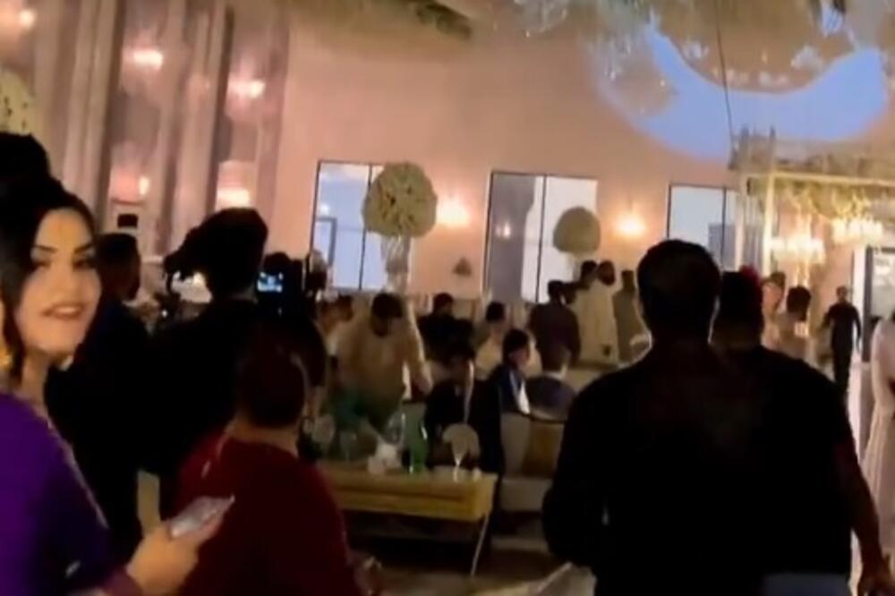 SVI SU OSTALI U ŠOKU KAD SU SHVATILI ŠTA MLADA RADI USRED SVADBE: Da li je bre ovo moguće? (VIDEO)