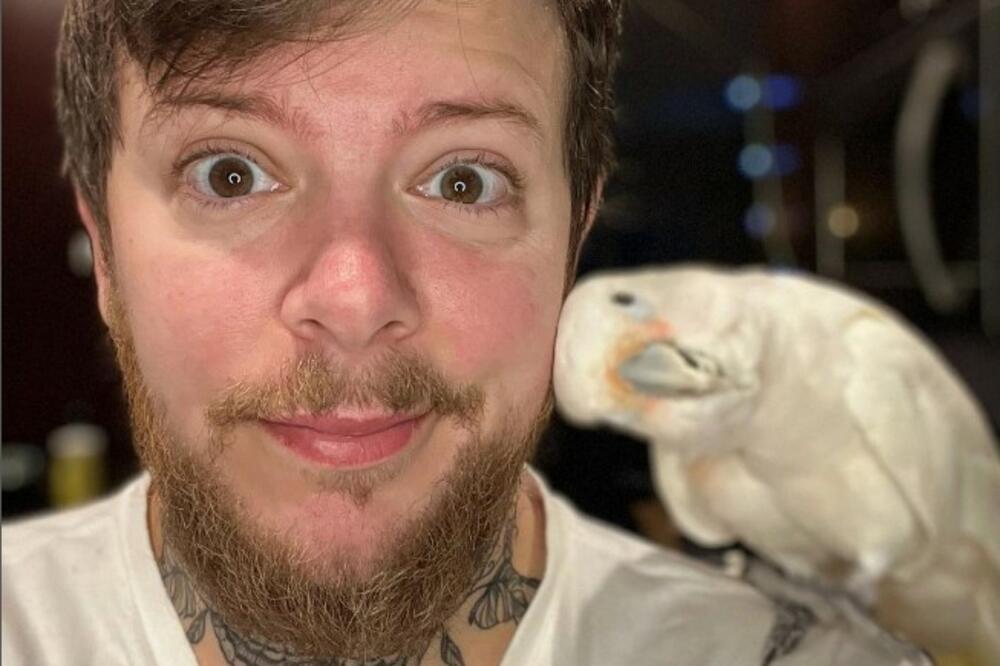 DENI JE SLUČAJNO ZATRUDNEO POSTAO MAJKA I RODIO ĆERKU: Ne oseća se KAO ŽENA ali POROĐAJ mu je PROMENIO ŽIVOT (FOTO)