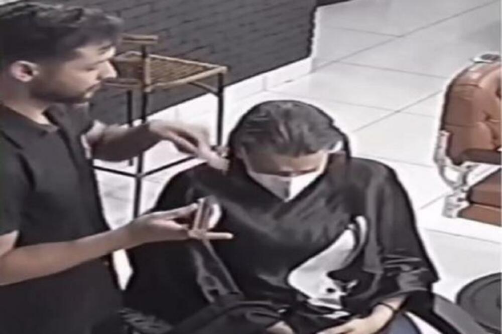 FRIZER UZEO MAŠINICU I KRENUO DA ŠIŠA DEVOJKU OBOLELU OD RAKA: Zbog njene REAKCIJE plače ceo svet (VIDEO)