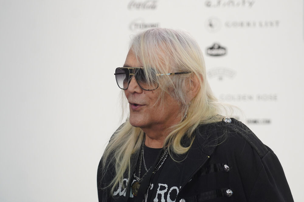 Nasmejan odgovarao na pitanja