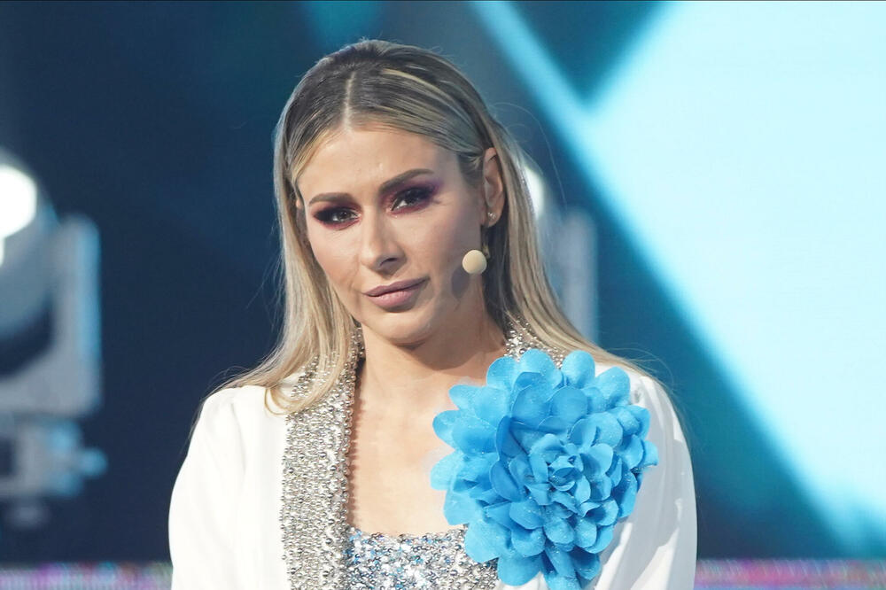 UPOZORENJE ZA SVE: Da li bi se iko USUDIO da priđe računaru Kristine Radenković? Stoji JASAN natpis