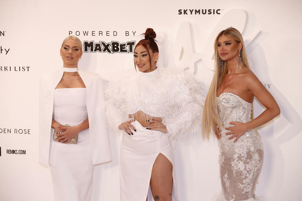 Ivana, Ksenija i Sanja podržale nove članice grupe