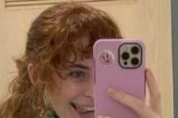 ZBOG BRENE PADAJU VILICE, NASTAO OPŠTI HAOS: Učiteljica otišla u školski WC, pa osvanula na SAJTU ZA ODRASLE! FOTO