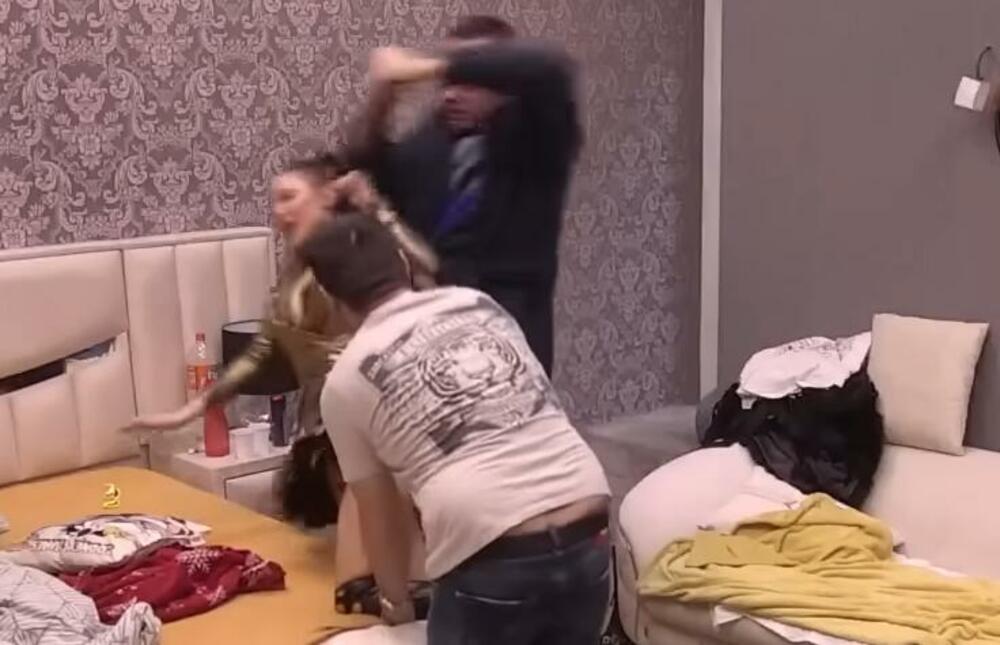 Filip Car krvnički vuče Maju Marinković