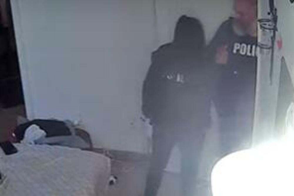 POLICAJAC I POLICAJKA UHVAĆENI USRED "AKCIJE": Ušli u SPAVAĆU sobu, kamera SNIMILA NASTAVAK (VIDEO)