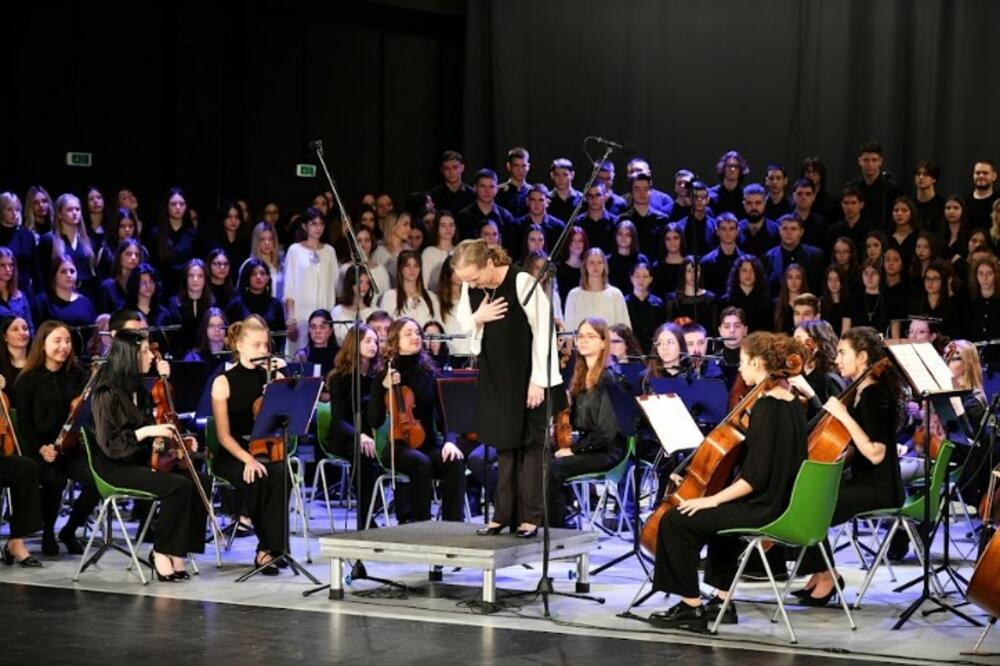 U NOVOM SADU OBELEŽEN SAVINDAN: Proslava po prvi put organizovana u prostoru Gradske koncertne dvorane