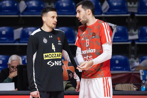 DELIJE PODSETILE AVRAMOVIĆA NA LJUBAV PREMA ZVEZDI: Šta će na ovo reći Grobari?! (FOTO)