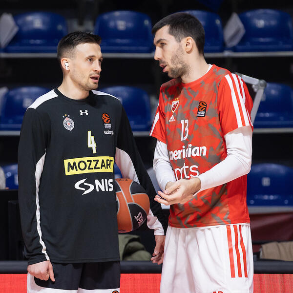 DELIJE PODSETILE AVRAMOVIĆA NA LJUBAV PREMA ZVEZDI: Šta će na ovo reći Grobari?! (FOTO)