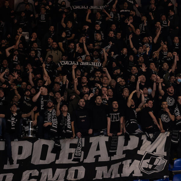 GROBARI POSVETILI PAROLU DUŠKU IVANOVIĆU: Delije odgovorile slikom Željka Obradovića! (FOTO)