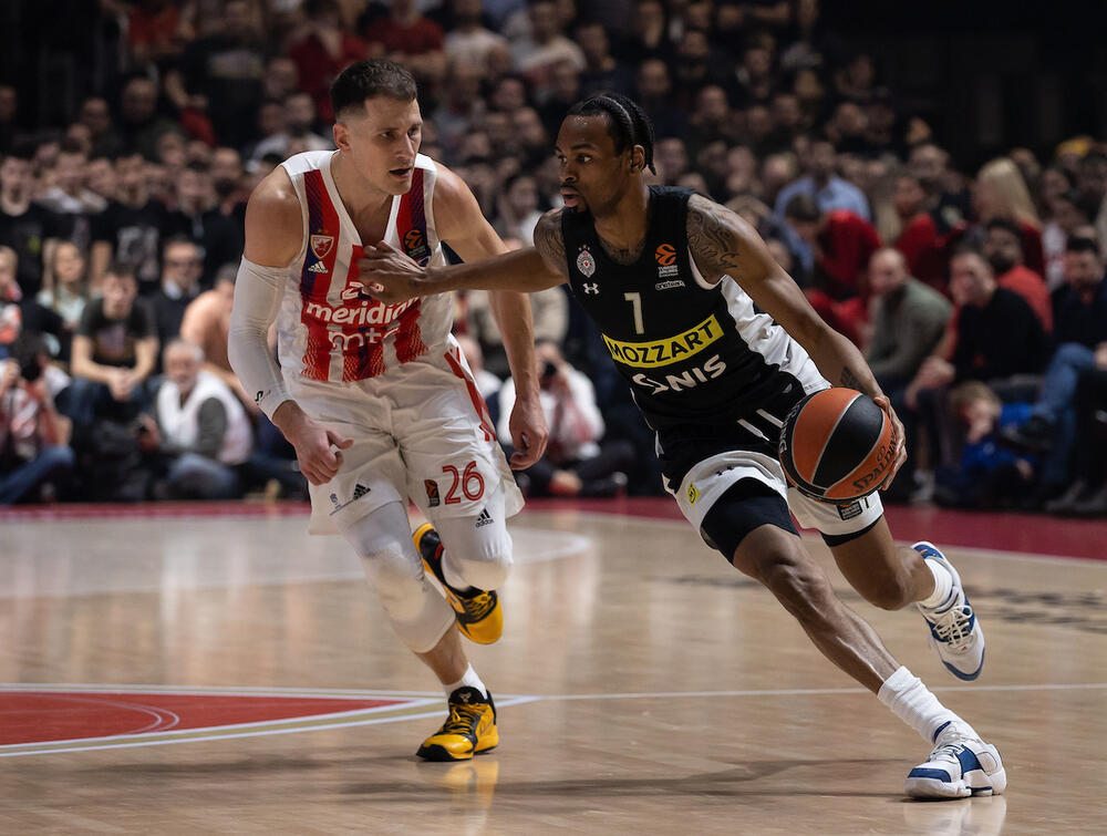 Kevin Panter i Nemanja Nedović u duelu