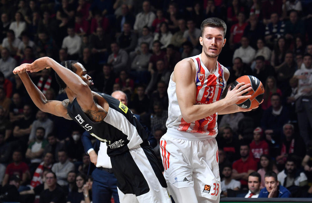 Filip Petrušev na utakmici Crvene zvezde i Partizana