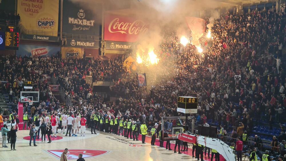 Delije i košarkaši Crvene zvezde