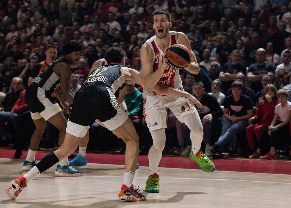 Filip Petrušev na utakmici Crvene zvezde i Partizana