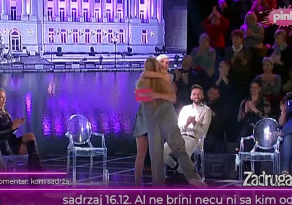 Dušica je snažno zagrlila Anu