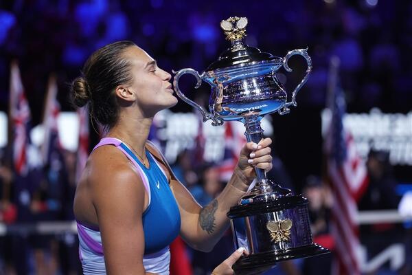 ŠAMPIONKA AUSTRALIJAN OPENA SE OBRATILA ĐOKOVIĆU: Imala je moćnu poruku pred sutrašnje finale! (FOTO)