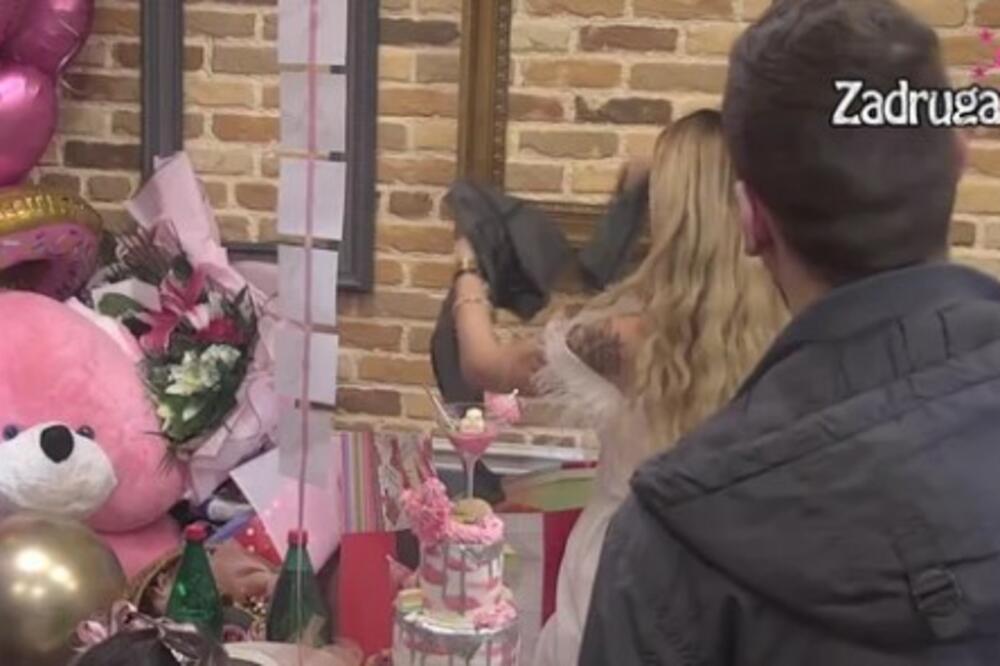 KAKVA BLAMČINA ALEKSANDRE NIKOLIĆ: Preturala po KESAMA I TRAŽILA MARKIRANE STVARI, svi zgroženi VIDEOM