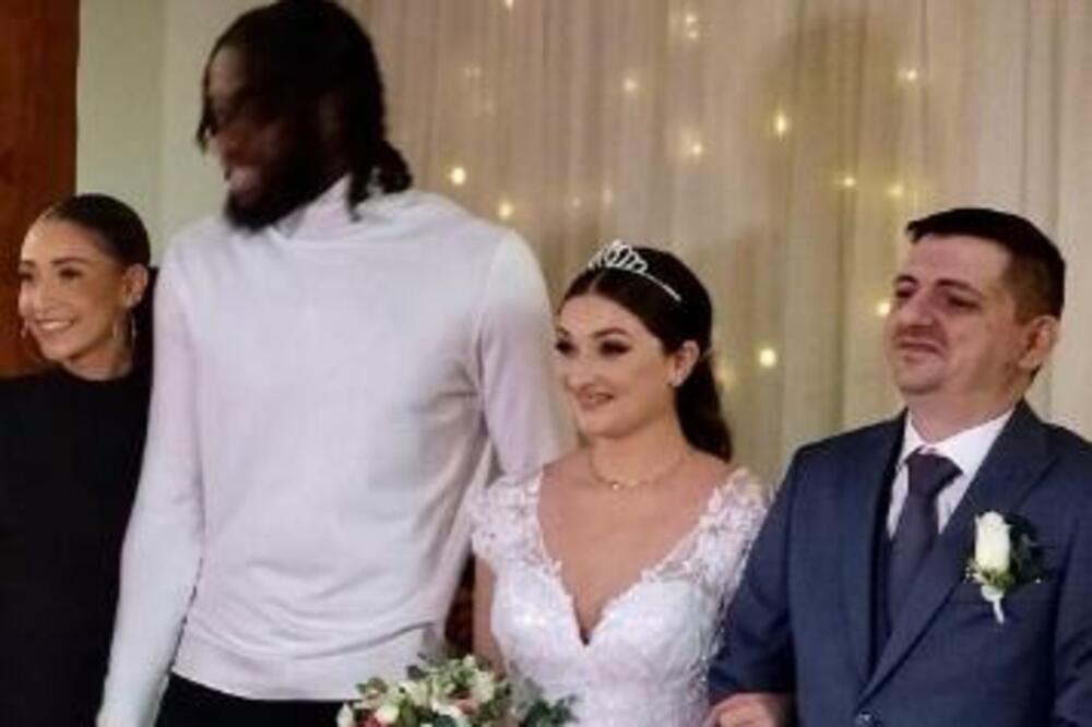KUM NIJE DUGME! Lesor bio najvažniji na srpskoj svadbi - "Bio sam baš srećan što sam bio deo njihovog dana" (FOTO)