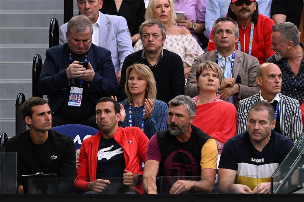 DIJANA ĐOKOVIĆ PREKRILA LICE TOKOM TAJ-BREJKA! Izliv emocija Novakove majke (FOTO)