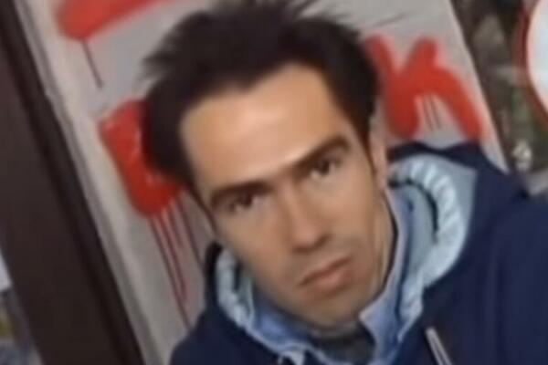 DA LI PREPOZNAJETE GLUMCA SA FOTOGRAFIJE? Poroci mu stali na PUT USPEHA i rođena MAJKA ga se STIDELA