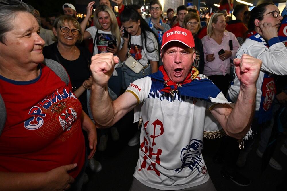 IMA LI U MELBURNU LJUDI SEM SRBA? Ludnica Novakovih navijača, raspalili KOLO kakvo Australija nije videla! (VIDEO)