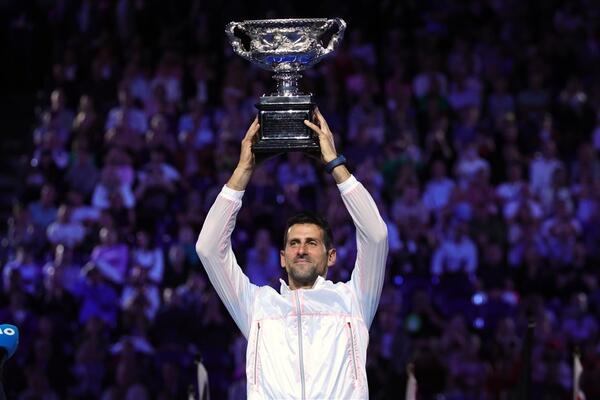 LEGENDARDNA TENISERKA PRECRTALA NOVAKOVO IME! Pokrenula novu kampanju zbog Đokovića (FOTO)