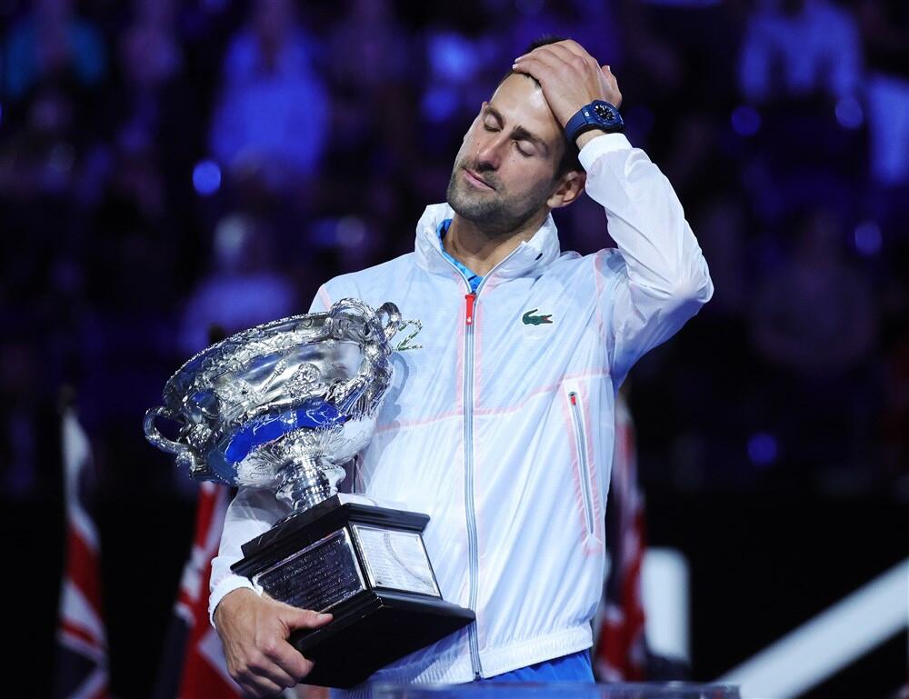 Novak Đoković sa peharom Australijan opena