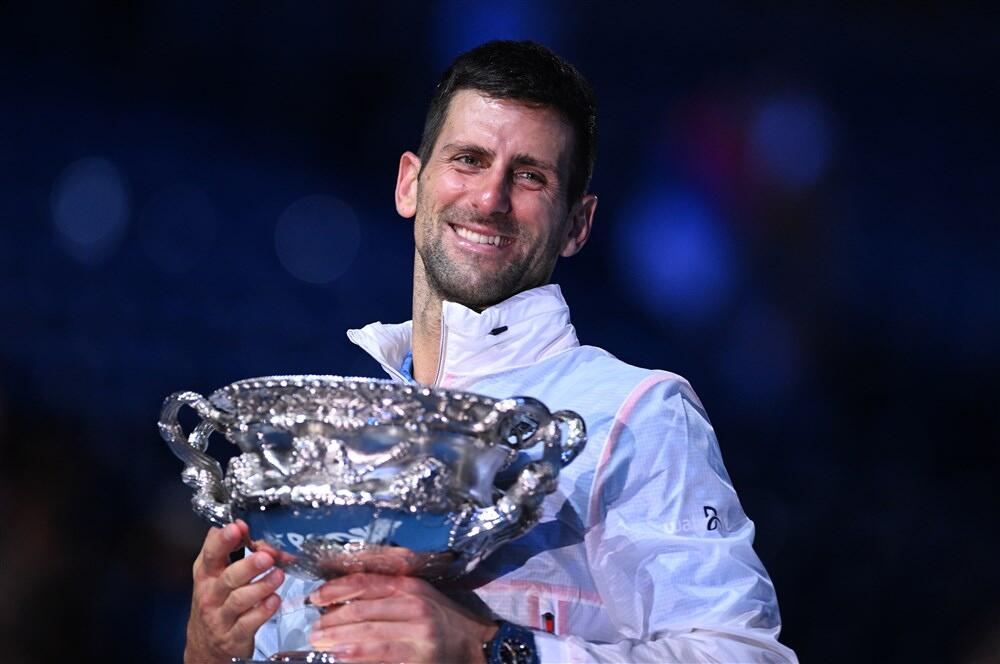 Novak Đoković sa peharom Australijan opena