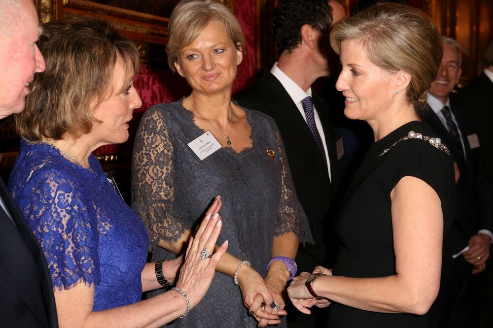 VODITELJKA OBJAVILA DA IMA RAK PLUĆA