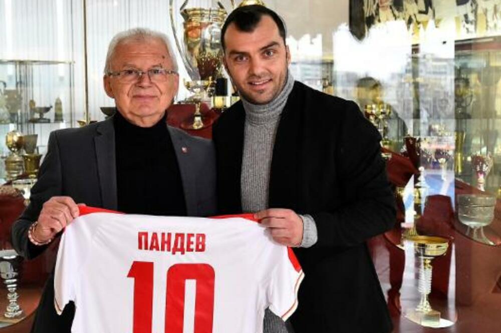 LEGENDA STIGLA NA MARAKANU: Oduvek sam navijao za Crvenu zvezdu... (FOTO)