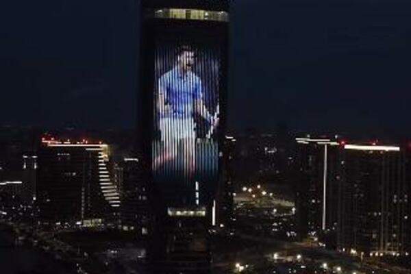 BEOGRAD ZASIJAO U ĐOKOVIĆEVU ČAST! Neverovatan prizor i prelepa čestitka NAJBOLJEM svih vremena! (VIDEO)