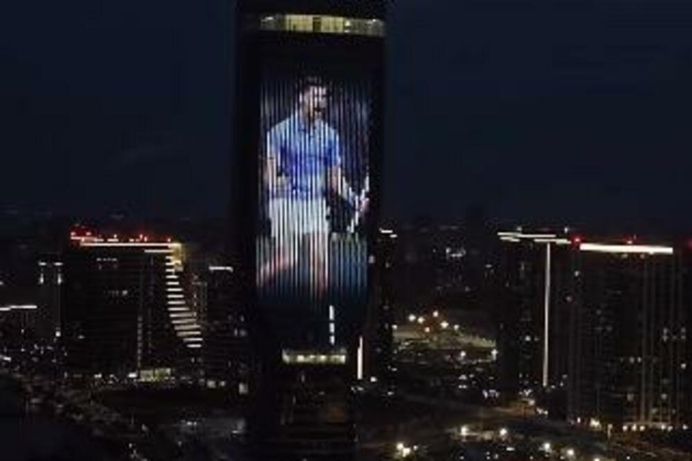 BEOGRAD ZASIJAO U ĐOKOVIĆEVU ČAST! Neverovatan prizor i prelepa čestitka NAJBOLJEM svih vremena! (VIDEO)